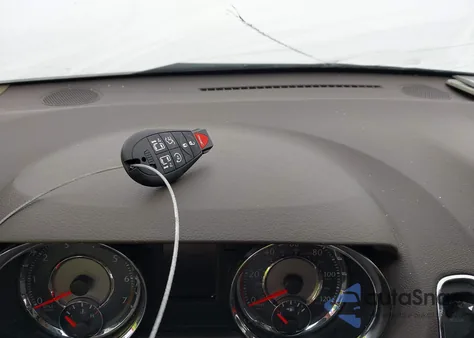 2015 Chrysler Town & Country Touring из США, поврежденный, VIN 2C4RC1BG1FR740265